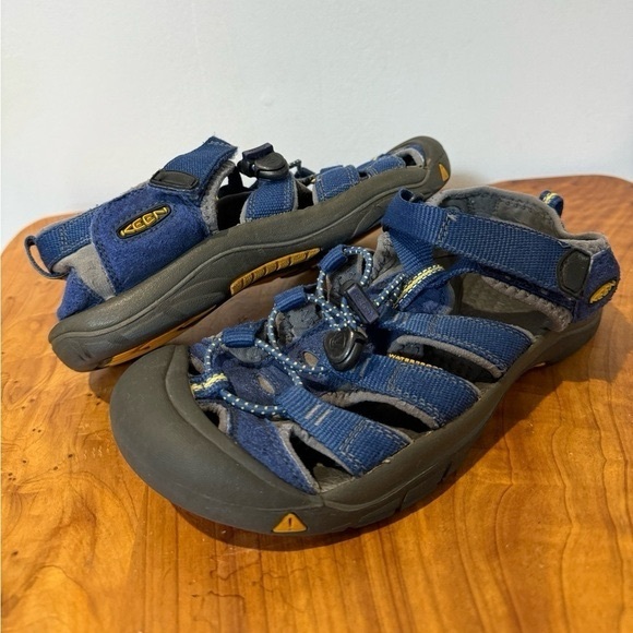Keen Hybrid Waterproof Washable Youth Size 5 Sports Activewear Hiking Sandals - Picture 3 of 12